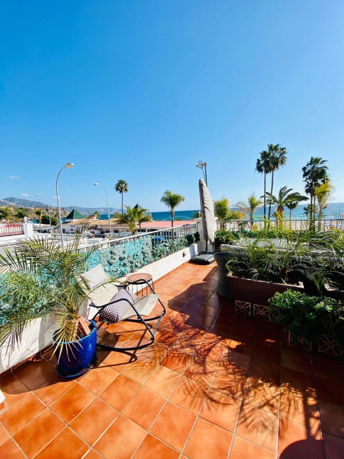 Apartamento En Primera Linea De Playa Nerja Dış mekan fotoğraf