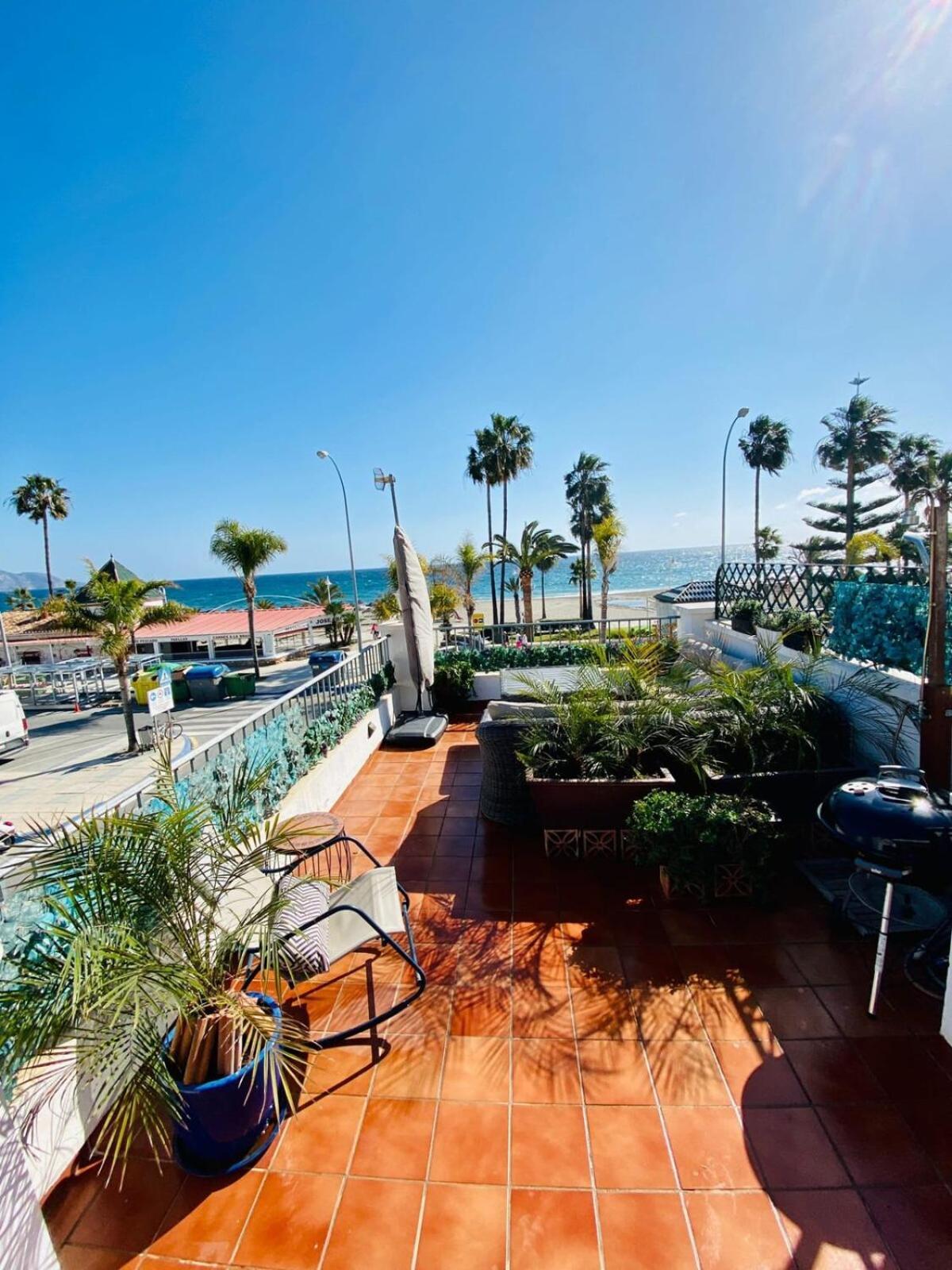 Apartamento En Primera Linea De Playa Nerja Dış mekan fotoğraf